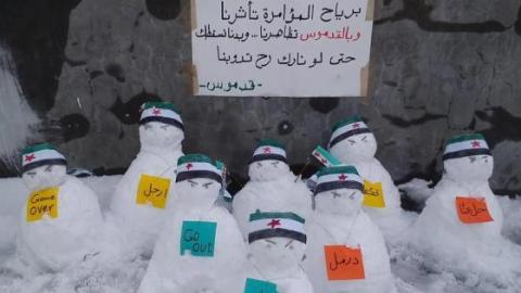 صورة من لمظاهرة من رجال الثلج تقول لبشار الأسذ انهم يريدون إسقاطه  المصدر : غير معروف