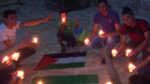 فلسطينيون يتضامنون مع الثورة السورية في الظاهرية جنوب الخليل. المصدر: الصفحة الرسمية ليوم التضامن العالمي مع الثورة السورية
