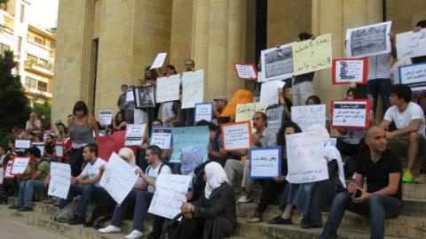 ناشطون يعتصمون في بيروت تضامنا مع الثورة السورية. المصدر:الصفحة الرسمية ليوم التضامن العالمي مع الثورة السورية