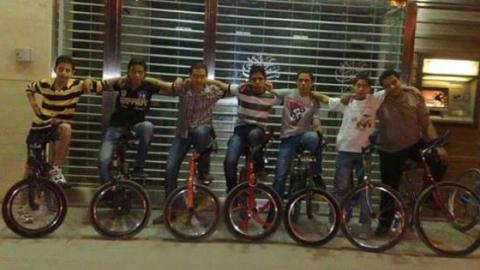 Young participants of the She Wants a Bicycle campaign show their bikes. Source: She Wants a Bicycle´s facebook page