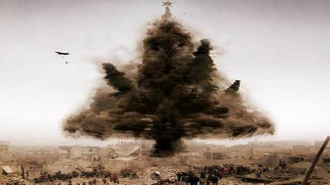 لوحة لمجموعة بصمة سورية تمثل شجرة ميلاد مكوّنة من آثار القصف والدمار. المصدر: بصمة سورية