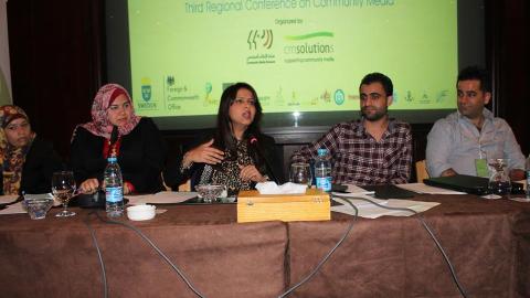 صورة تظهر مشاركة فريق ألوان في المؤتمر الإقليمي الثالث للإذاعات المجتمعية في الشرق الأوسط وشمال إفريقيا المنعقد في البحر الميت الأردن. المصدر: إذاعة ألوان على الفيسبوك