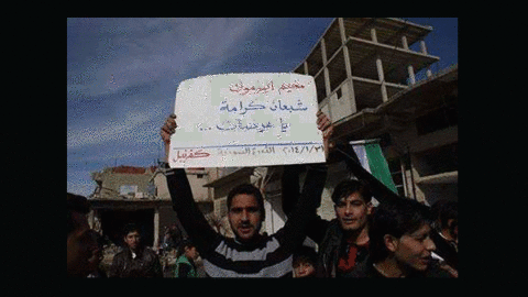 لافتة من كفر نبل تتضامن مع مخيم اليرموك. المصدر: الصفحة الرسمية للحملة على الفيسبوك