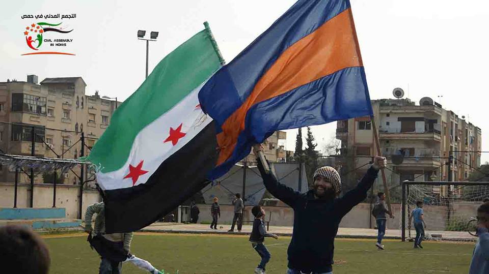 مباراة الوثبة والكرامة عام 2015 في ملعب الحسن بن الهيثم، المصدر: صفحة التجمع المدني في حمص، فيسبوك.