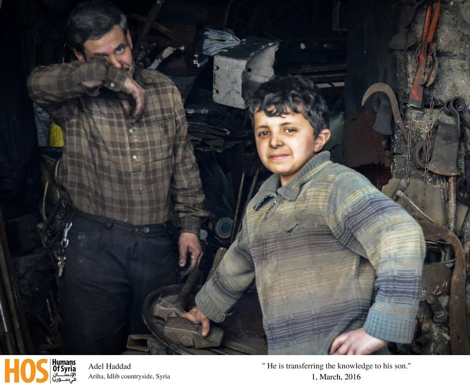 عادل حدَّاد، أبو الحسن، مع ابنه، المصدر، صفحة الإنسان في سوريا، تم التقاط الصورة بتاريخ 1/3/2016، أريحا, ريف ادلب, سوريا.