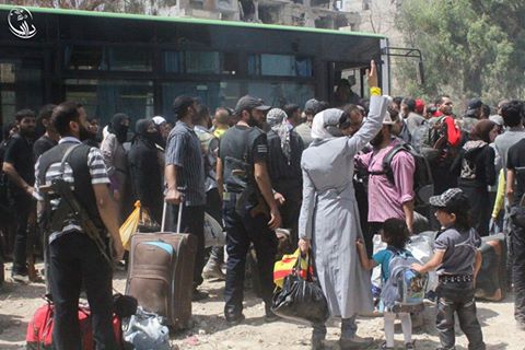 أهالي مدينة داريا يستعدون للخروج من المدينة بتاريخ 26 أغسطس 2016/ المصدر: المجلس المحلي لمدينة داريا