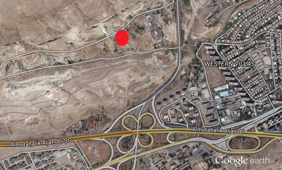 النقطة الحمراء هي مكان معتقل الفرقة الرابعة، وفقا لمعلومات مصعب