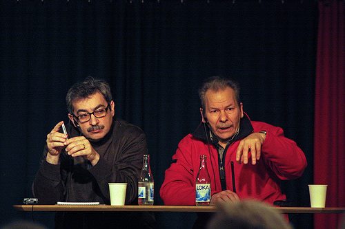 الشاعر فرج بيرقدار والكاتب حسام عيتاني في محاضرة مشتركة في مدينة نورشوبّينغ السويدية. المصدر: الصفحة الرسمية للشاعر على الفيسبوك/22 يناير 2015.
